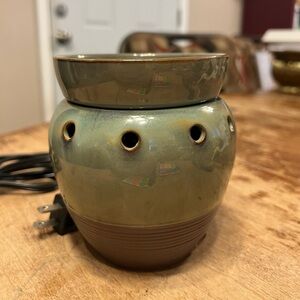 Scentsy Retired Jadestone Mid Size Wax Warmer Jade Green and Brown 16028 EUC